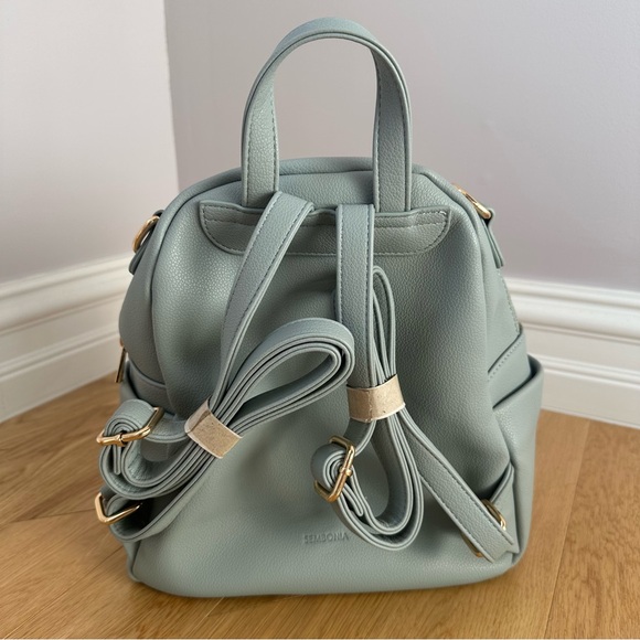 Medium Sized Backpack - Picture 3 of 9